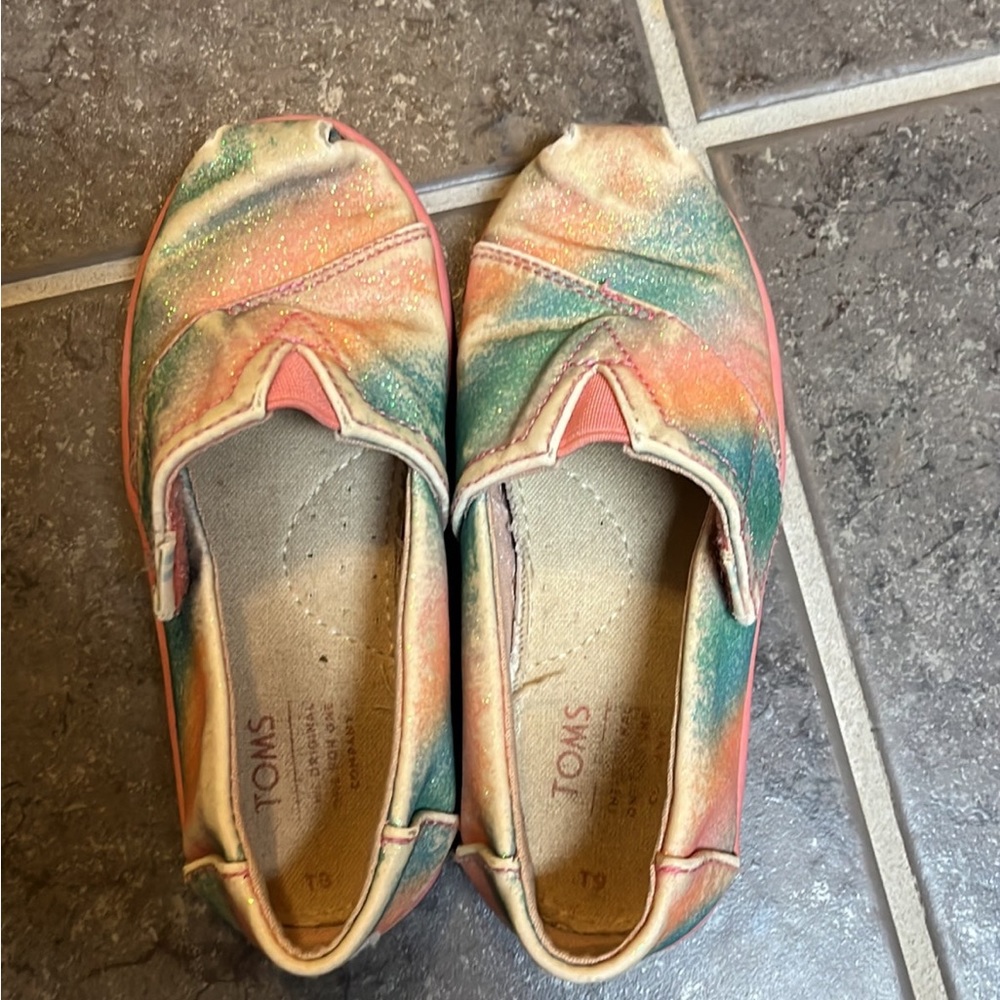 Toms - Picture 2 of 4
